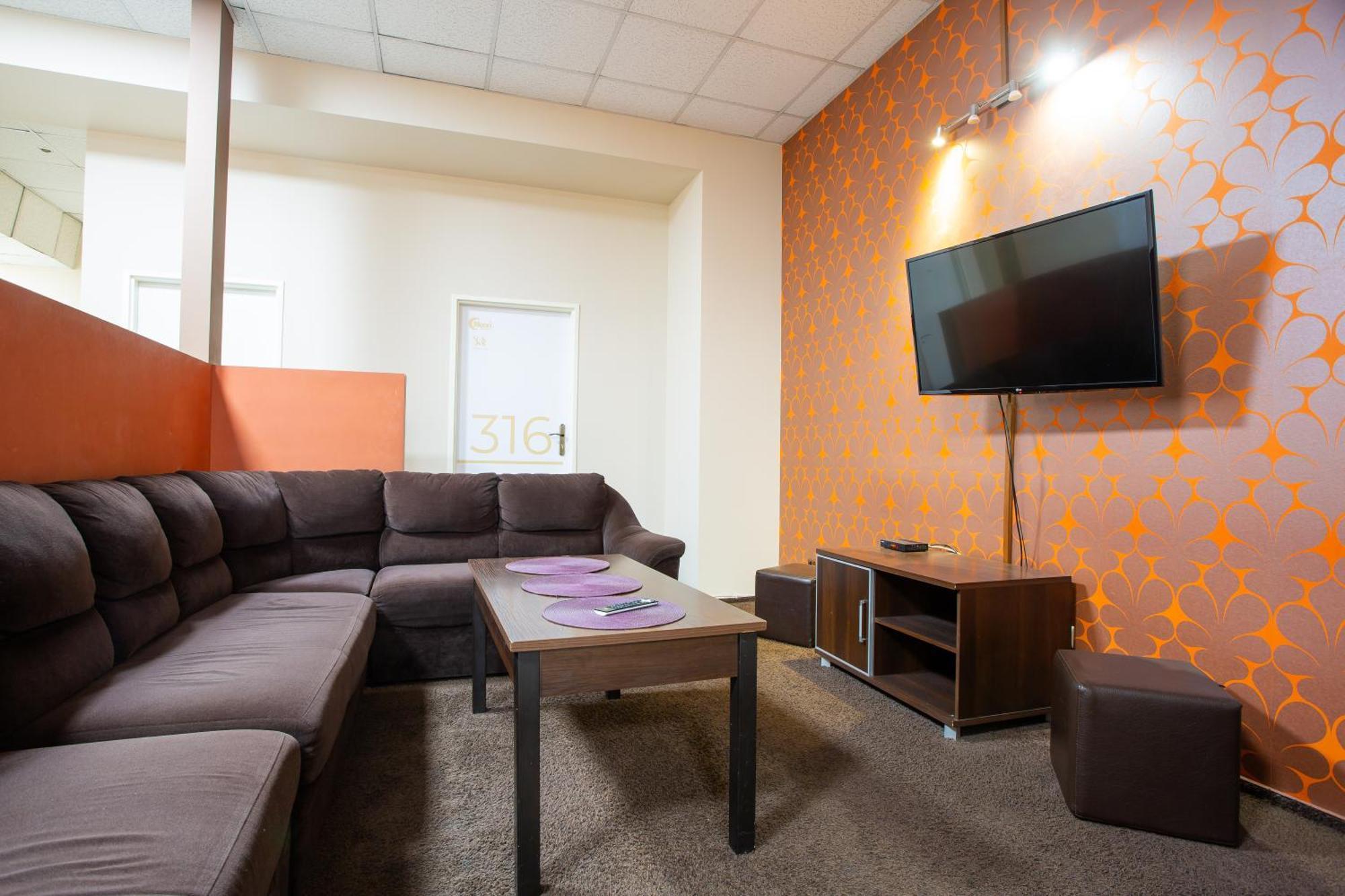 Moon Hostel *