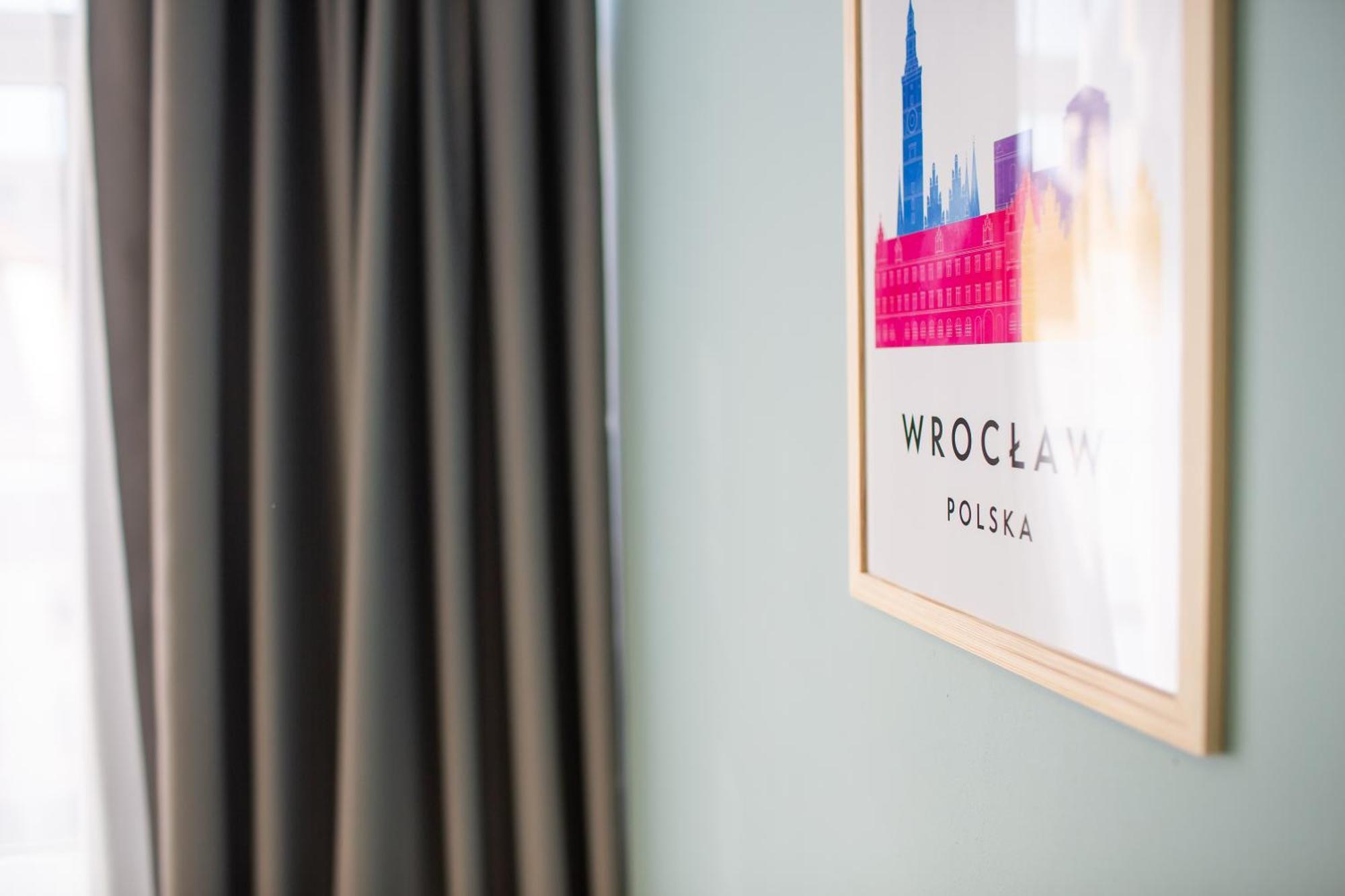 Moon Hostel *
